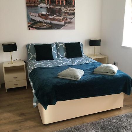 Modern 1 Bedroom Flat Perfect For Match Or City Break Liverpool Exterior foto
